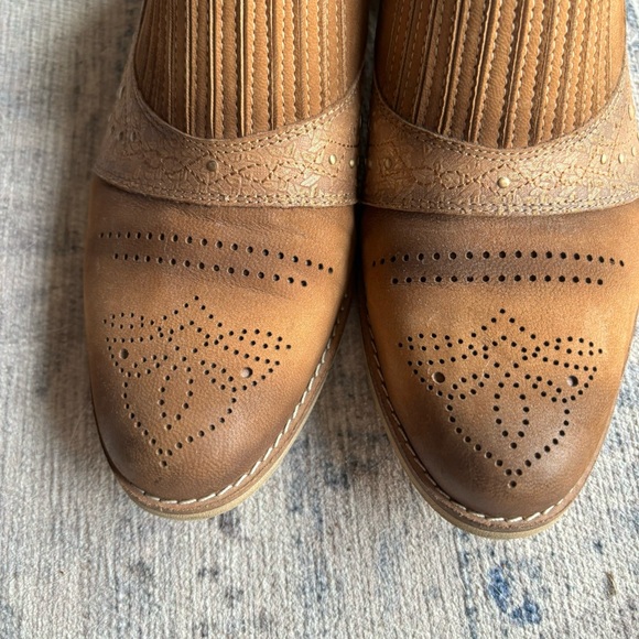 Sundance Brown Leather Flats - Picture 7 of 13